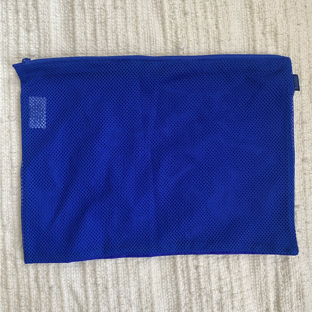 baggu cobalt mesh pouch